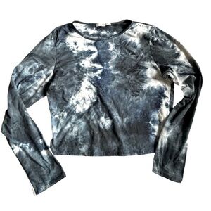 Woman’s Long Sleeved Yoga Crop Top by Gaze-Size L